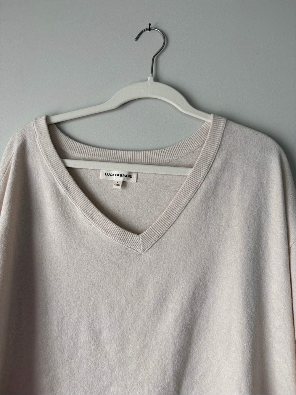 Lucky Brand Women's Light Cream V-Neck Sweater